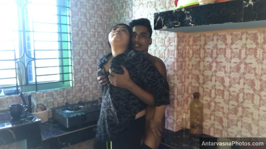 https://pub-5fcdf72a54cd4edbb03ec3edaa415a42.r2.dev/nakedleaks/tenant_boy_and_sister-in-law's_sensual_kitchen_pictures/5.jpg