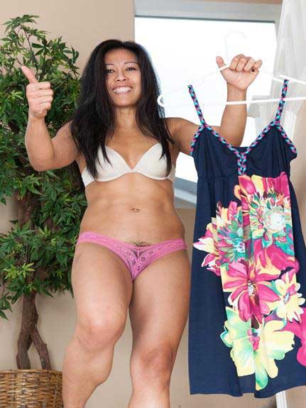 https://pub-5fcdf72a54cd4edbb03ec3edaa415a42.r2.dev/nakedleaks/thai_woman_shares_explicit_photo_of_herself/0.jpg