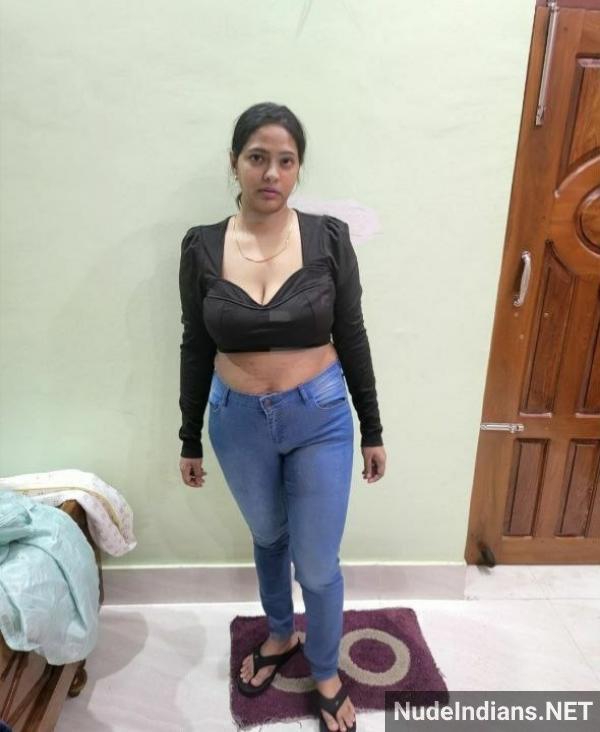 https://pub-5fcdf72a54cd4edbb03ec3edaa415a42.r2.dev/nakedleaks/the_new_neighbor_deceives_my_kannada_wife_with_a_racy_photo_session/1.jpg