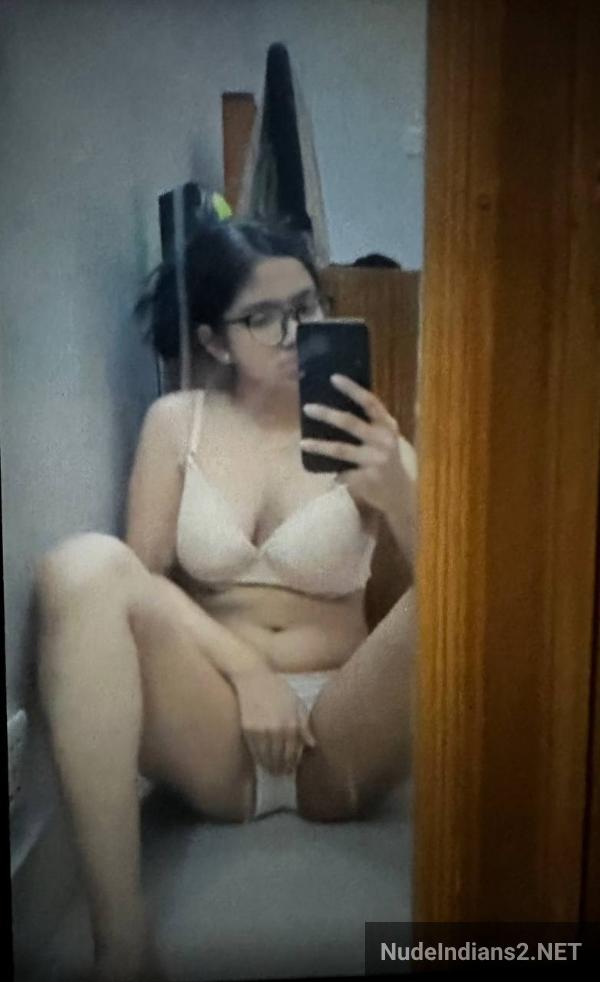 https://pub-5fcdf72a54cd4edbb03ec3edaa415a42.r2.dev/nakedleaks/the_revealing_images_of_my_cousin_charmi_parekh/4.jpg