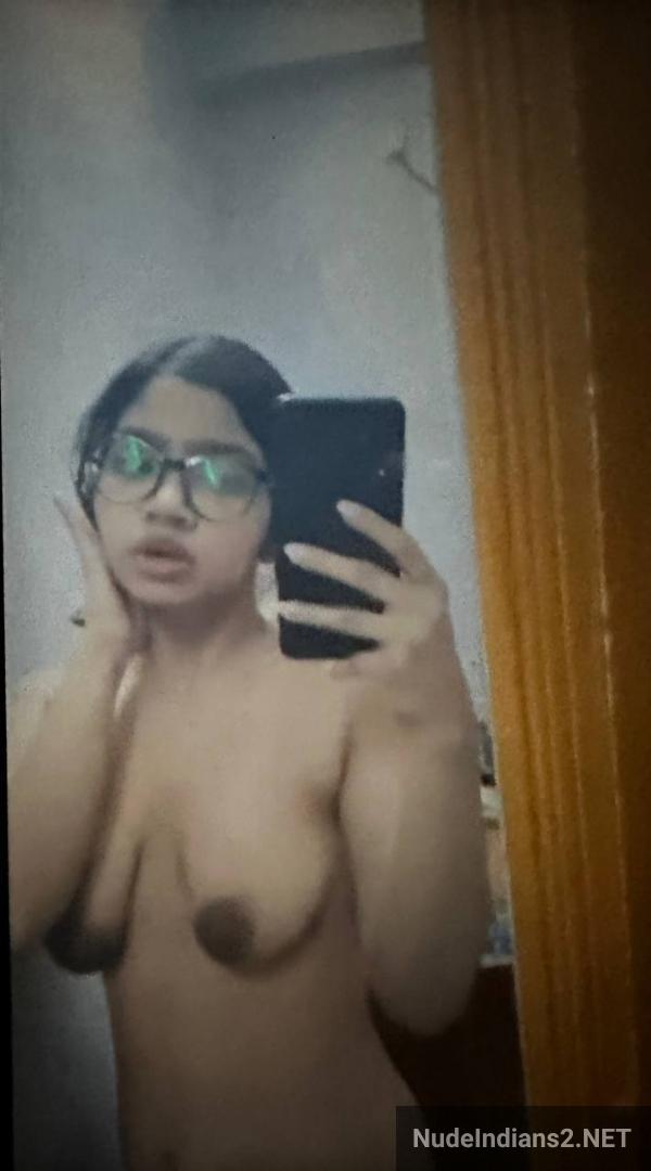 https://pub-5fcdf72a54cd4edbb03ec3edaa415a42.r2.dev/nakedleaks/the_revealing_images_of_my_cousin_charmi_parekh/9.jpg