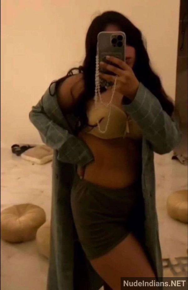 https://pub-5fcdf72a54cd4edbb03ec3edaa415a42.r2.dev/nakedleaks/the_seductive_appeal_of_mumbai_girl_nisha_advani's_body/22.jpg