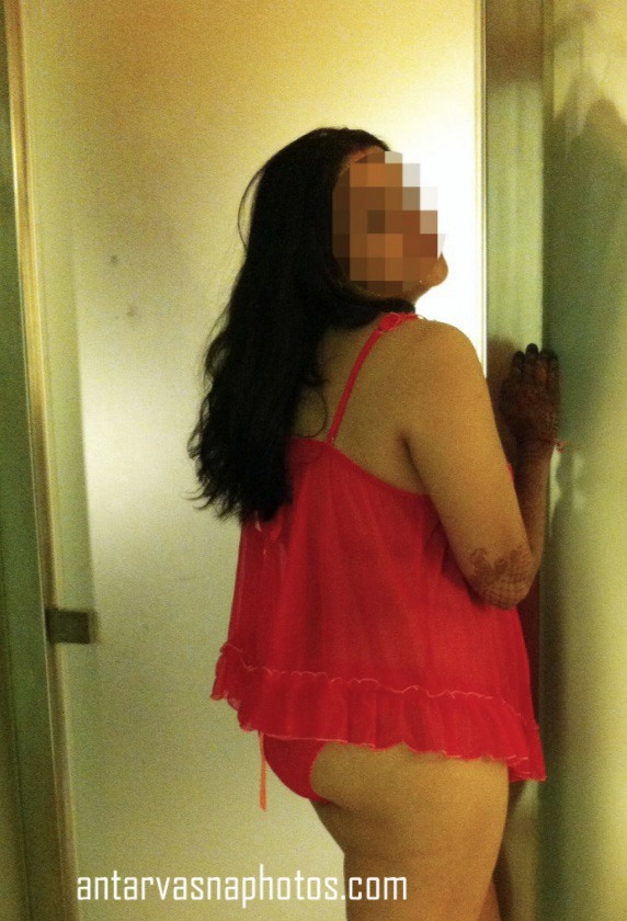 https://pub-5fcdf72a54cd4edbb03ec3edaa415a42.r2.dev/nakedleaks/thirsty_bhabhi's_sensual_images/3.jpg