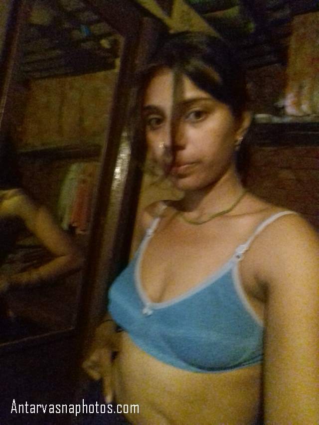 https://pub-5fcdf72a54cd4edbb03ec3edaa415a42.r2.dev/nakedleaks/thirsty_lips_longing_for_rukhsar's_hidden_beauty/4.jpg