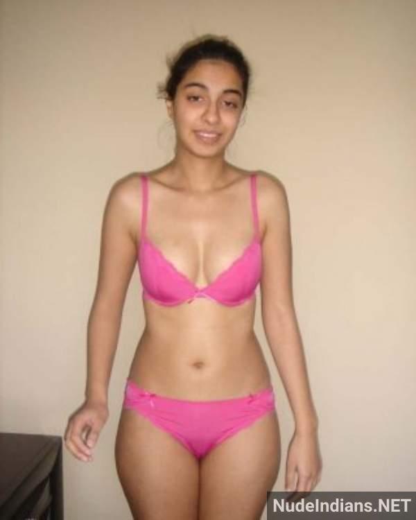 https://pub-5fcdf72a54cd4edbb03ec3edaa415a42.r2.dev/nakedleaks/thirsty_wife's_nude_tease_and_play_sex_photos/1.jpg