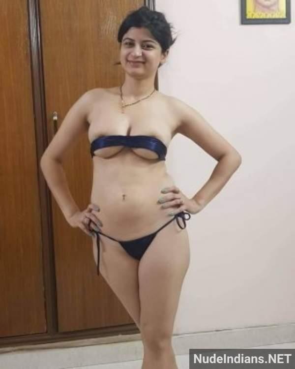 https://pub-5fcdf72a54cd4edbb03ec3edaa415a42.r2.dev/nakedleaks/thirsty_wife's_nude_tease_and_play_sex_photos/17.jpg