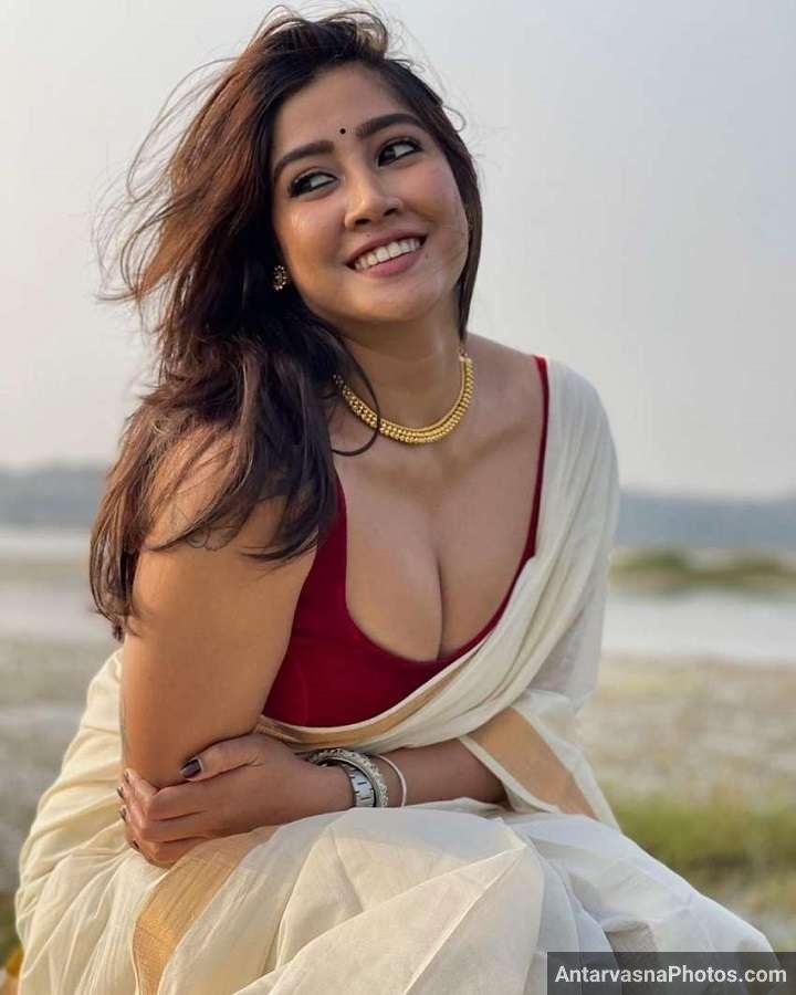 https://pub-5fcdf72a54cd4edbb03ec3edaa415a42.r2.dev/nakedleaks/tiktok_sensation_sofiya_ansari's_34_provocative_images/10.jpg