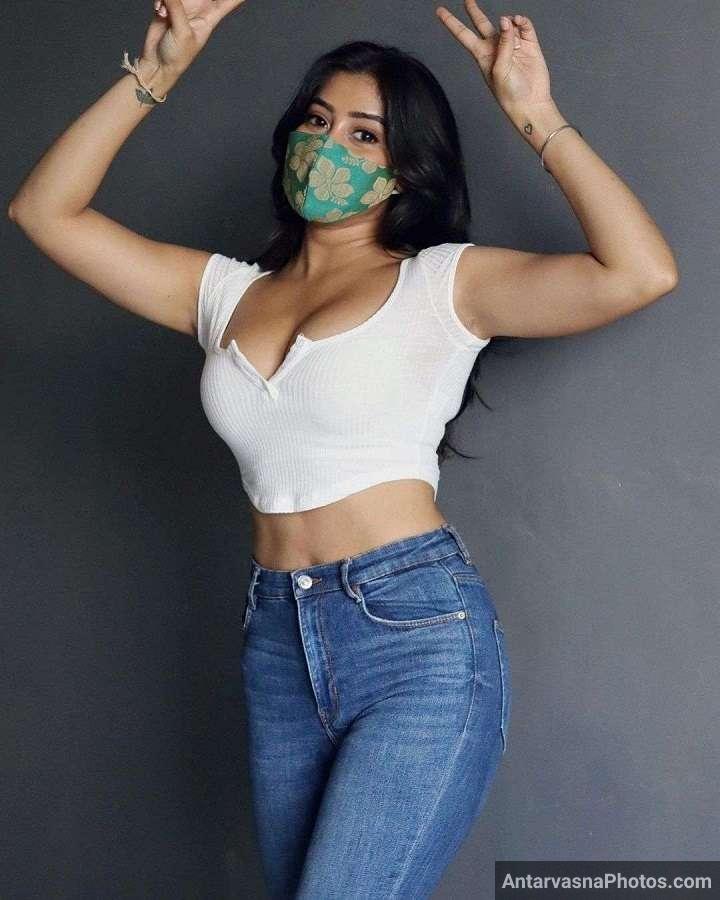 https://pub-5fcdf72a54cd4edbb03ec3edaa415a42.r2.dev/nakedleaks/tiktok_sensation_sofiya_ansari's_34_provocative_images/12.jpg
