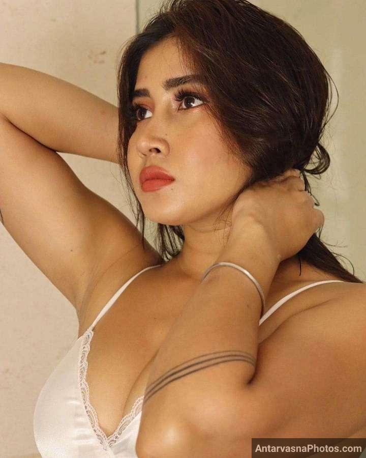 https://pub-5fcdf72a54cd4edbb03ec3edaa415a42.r2.dev/nakedleaks/tiktok_sensation_sofiya_ansari's_34_provocative_images/21.jpg