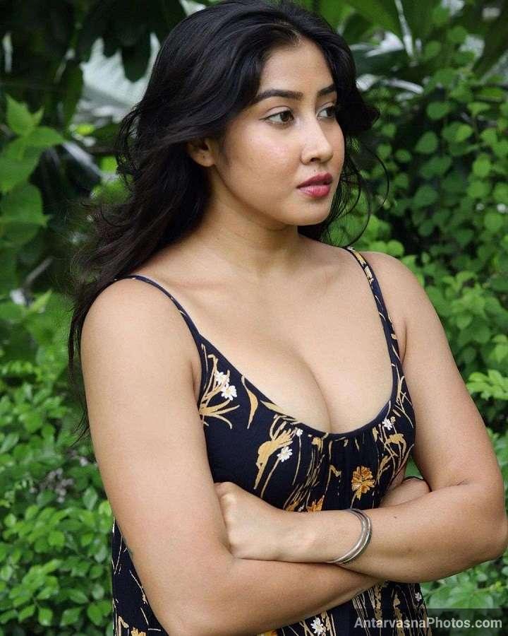 https://pub-5fcdf72a54cd4edbb03ec3edaa415a42.r2.dev/nakedleaks/tiktok_sensation_sofiya_ansari's_34_provocative_images/30.jpg