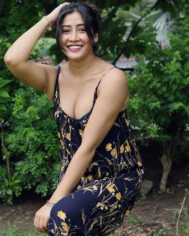 https://pub-5fcdf72a54cd4edbb03ec3edaa415a42.r2.dev/nakedleaks/tiktok_sensation_sofiya_ansari's_34_provocative_images/6.jpg