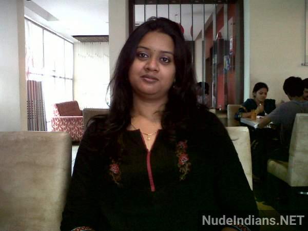 https://pub-5fcdf72a54cd4edbb03ec3edaa415a42.r2.dev/nakedleaks/transformation_of_marathi_mature_wife_post-marriage/44.jpg