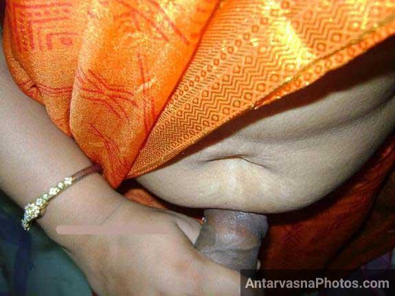 https://pub-5fcdf72a54cd4edbb03ec3edaa415a42.r2.dev/nakedleaks/unauthorized_release_of_pakistani_aunt's_intimate_photos/1.jpg