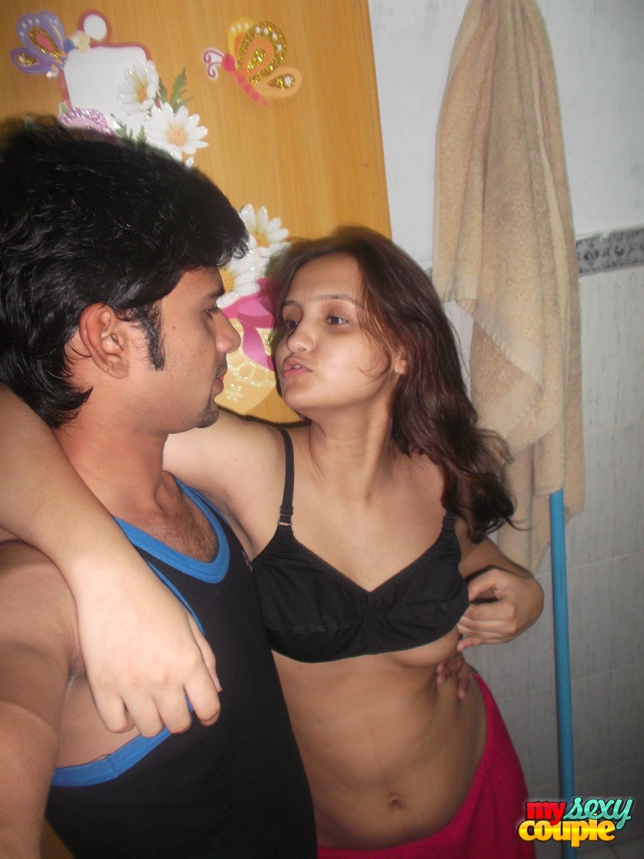 https://pub-5fcdf72a54cd4edbb03ec3edaa415a42.r2.dev/nakedleaks/unseen_nude_images_of_an_erotic_indian_duo/3.jpg