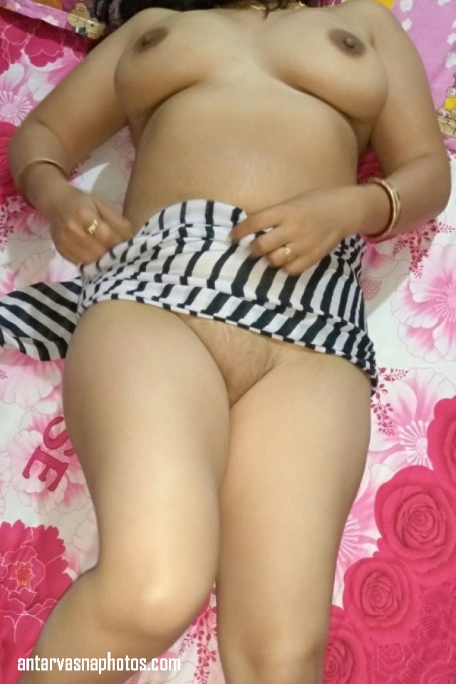 https://pub-5fcdf72a54cd4edbb03ec3edaa415a42.r2.dev/nakedleaks/unveiled:_desi_bhabhi's_private_honeymoon_snaps/5.jpg