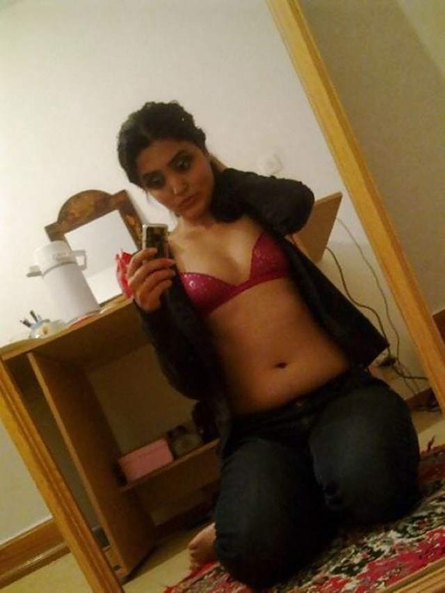 https://pub-5fcdf72a54cd4edbb03ec3edaa415a42.r2.dev/nakedleaks/unveiling_sensuous_desi_girl_image/10.jpg