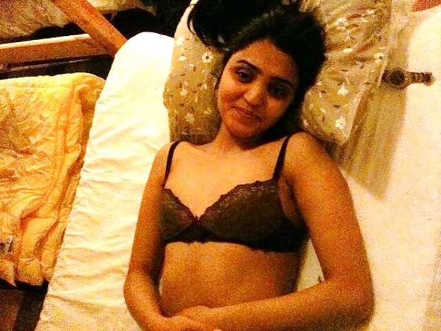 https://pub-5fcdf72a54cd4edbb03ec3edaa415a42.r2.dev/nakedleaks/unveiling_sensuous_desi_girl_image/15.jpg