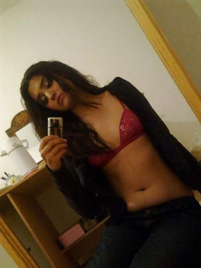 https://pub-5fcdf72a54cd4edbb03ec3edaa415a42.r2.dev/nakedleaks/unveiling_sensuous_desi_girl_image/2.jpg