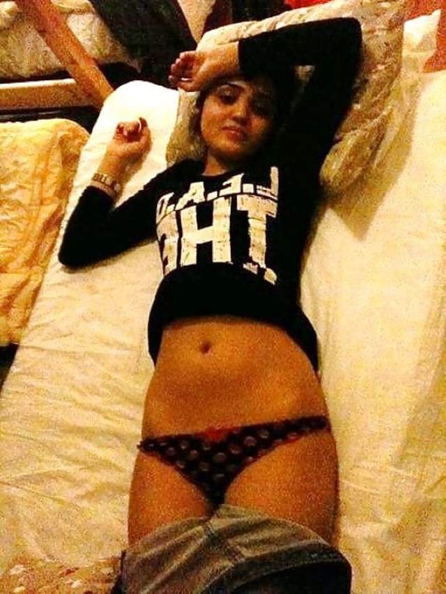 https://pub-5fcdf72a54cd4edbb03ec3edaa415a42.r2.dev/nakedleaks/unveiling_sensuous_desi_girl_image/20.jpg
