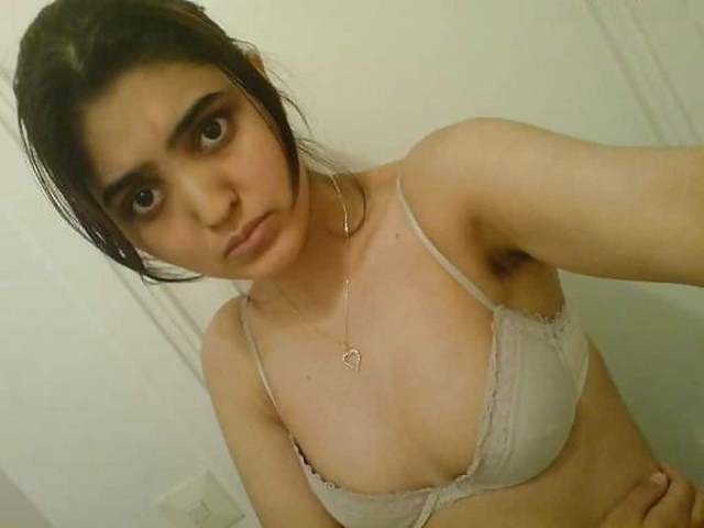 https://pub-5fcdf72a54cd4edbb03ec3edaa415a42.r2.dev/nakedleaks/unveiling_sensuous_desi_girl_image/7.jpg
