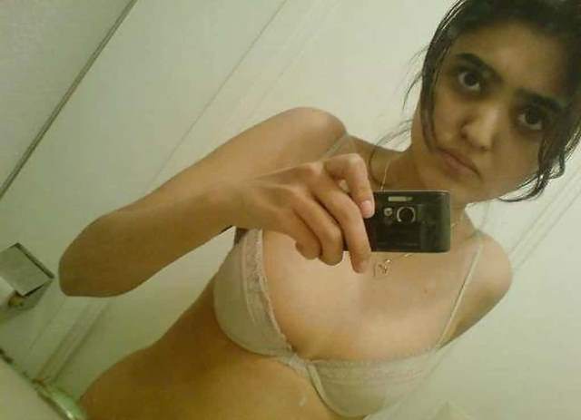 https://pub-5fcdf72a54cd4edbb03ec3edaa415a42.r2.dev/nakedleaks/unveiling_sensuous_desi_girl_image/8.jpg