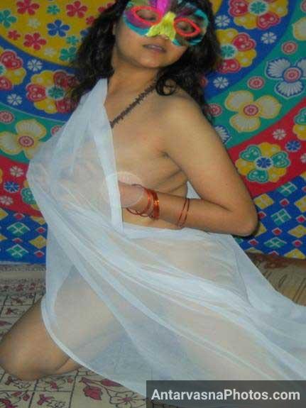 https://pub-5fcdf72a54cd4edbb03ec3edaa415a42.r2.dev/nakedleaks/velamma_bhabhi's_busty_pose/4.jpg