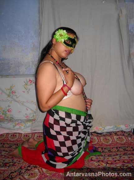 https://pub-5fcdf72a54cd4edbb03ec3edaa415a42.r2.dev/nakedleaks/velamma_bhabhi_seductive_in_traditional_attire/2.jpg