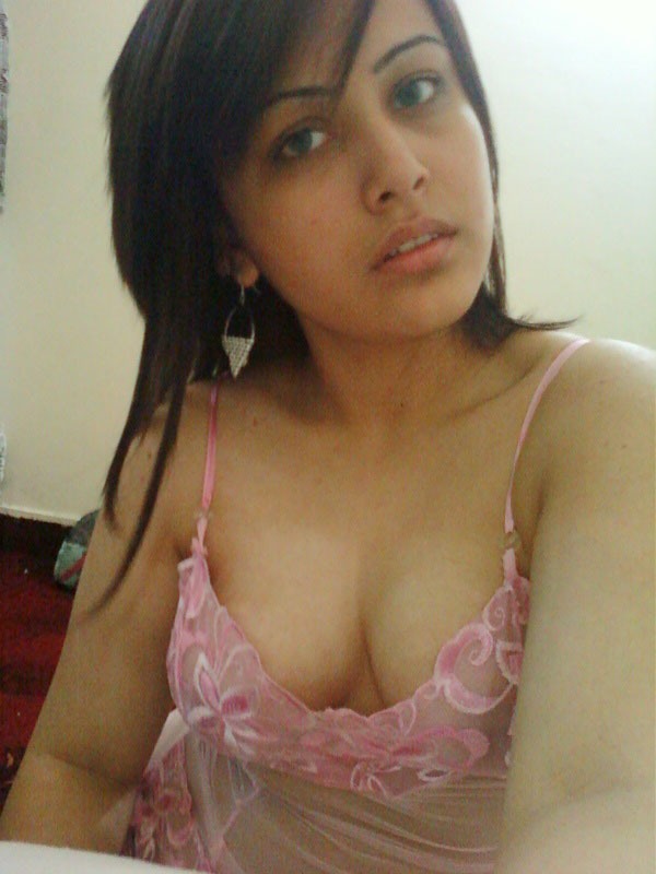 https://pub-5fcdf72a54cd4edbb03ec3edaa415a42.r2.dev/nakedleaks/vibrant_indian_teen's_captivating_bust_snapshots/1.jpg