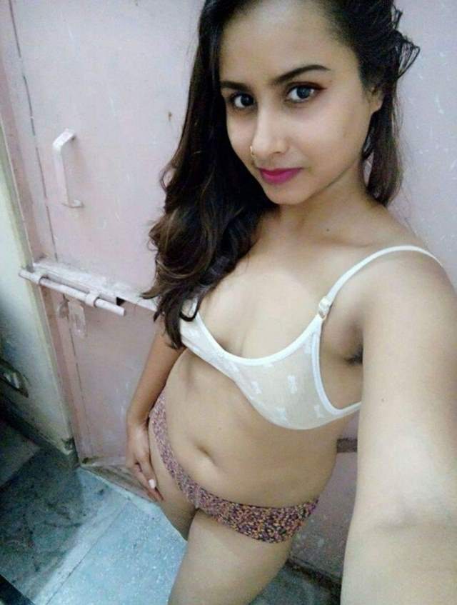 View Desi Porn Images of Indian Girls Revealing