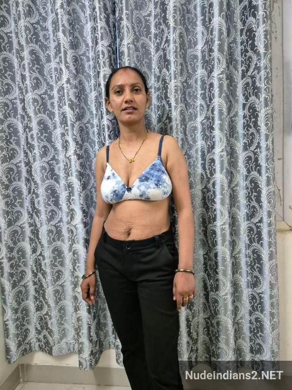 https://pub-5fcdf72a54cd4edbb03ec3edaa415a42.r2.dev/nakedleaks/view_seductive_gujarati_aunt_janvi's_alluring_nude_pictures/23.jpg