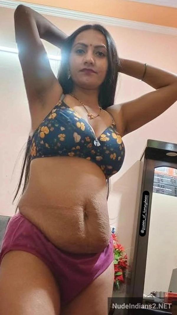 https://pub-5fcdf72a54cd4edbb03ec3edaa415a42.r2.dev/nakedleaks/view_seductive_gujarati_aunt_janvi's_alluring_nude_pictures/5.jpg