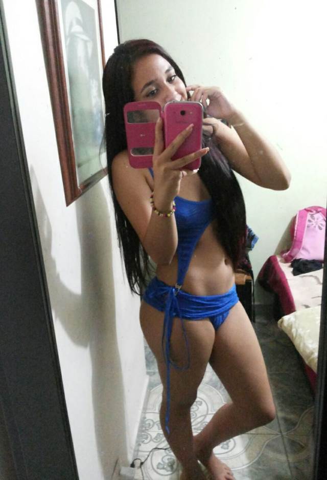 https://pub-5fcdf72a54cd4edbb03ec3edaa415a42.r2.dev/nakedleaks/viewed_desi_butt_photos_to_set_the_mood_for_anal_fun/17.jpg