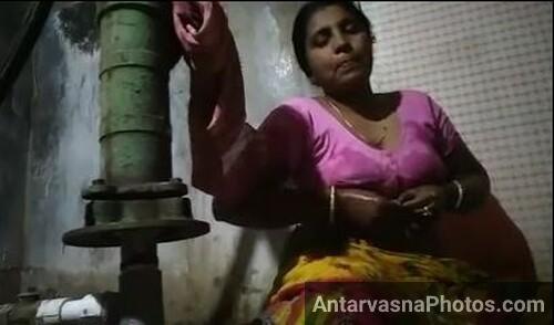 https://pub-5fcdf72a54cd4edbb03ec3edaa415a42.r2.dev/nakedleaks/village_widow_aunty's_blouse_photos/3.jpg