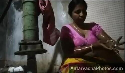 https://pub-5fcdf72a54cd4edbb03ec3edaa415a42.r2.dev/nakedleaks/village_widow_aunty's_blouse_photos/4.jpg