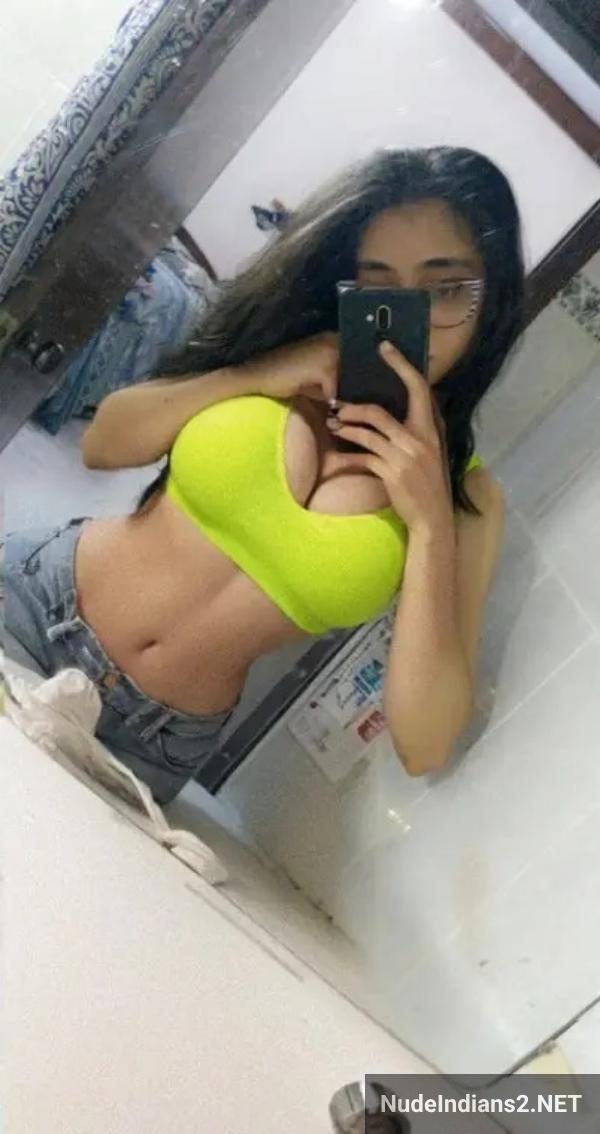 https://pub-5fcdf72a54cd4edbb03ec3edaa415a42.r2.dev/nakedleaks/viral_photos_of_muslim_girl_sana_hemani_with_ample_bosom/15.jpg