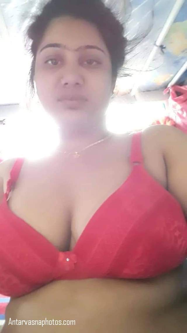 https://pub-5fcdf72a54cd4edbb03ec3edaa415a42.r2.dev/nakedleaks/voluptuous_bhabhi's_revealing_images/4.jpg