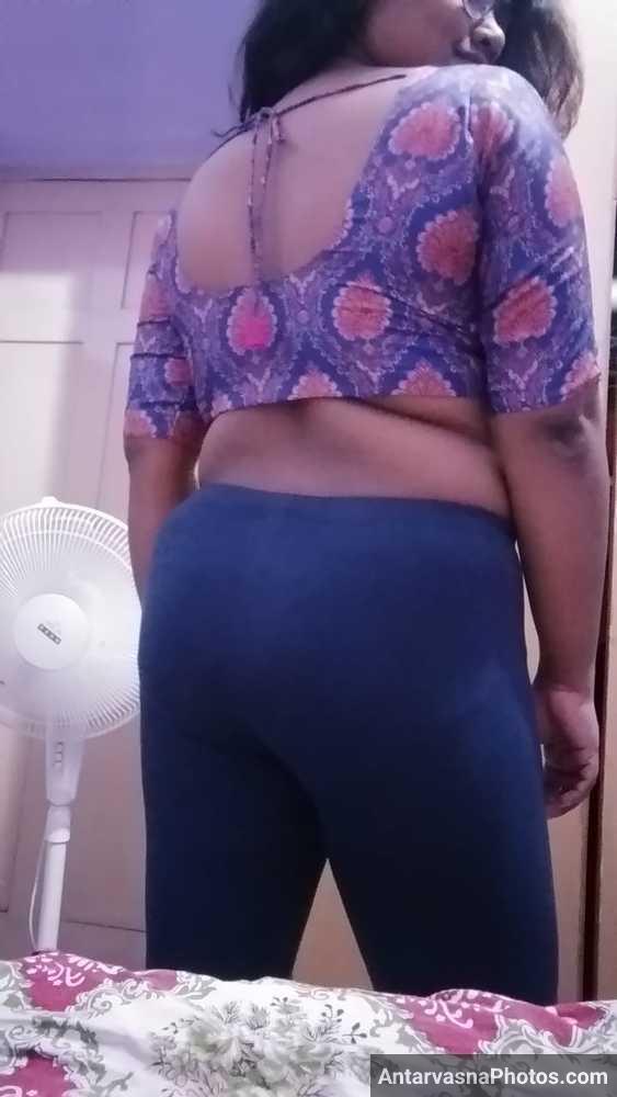https://pub-5fcdf72a54cd4edbb03ec3edaa415a42.r2.dev/nakedleaks/voluptuous_desi_partner's_alluring_figure_and_busty_photos/0.jpg