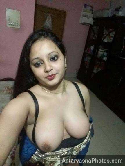 Voluptuous Indian Bhabhi Revealed in Traditional Saree