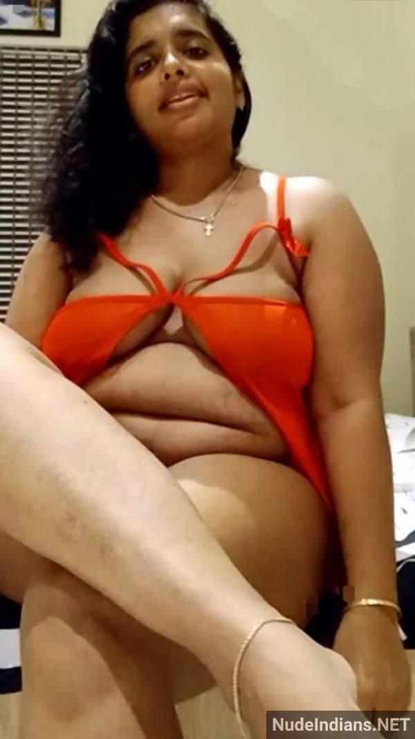 https://pub-5fcdf72a54cd4edbb03ec3edaa415a42.r2.dev/nakedleaks/voluptuous_telugu_partner's_intimate_self-portraits_filled_with_affection/15.jpg