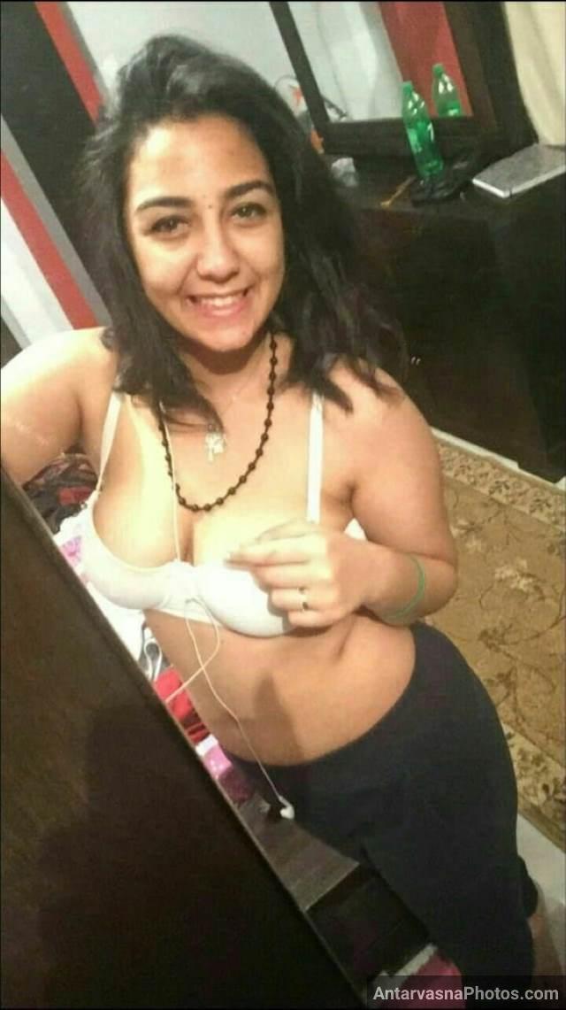 https://pub-5fcdf72a54cd4edbb03ec3edaa415a42.r2.dev/nakedleaks/wealthy_lady_ruby's_indian_bosom_photo/1.jpg