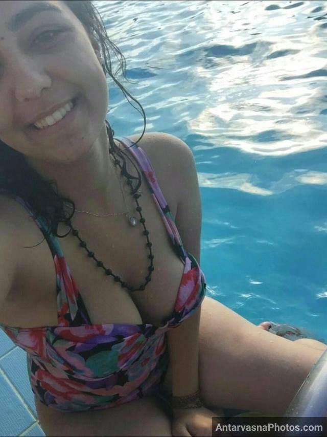 https://pub-5fcdf72a54cd4edbb03ec3edaa415a42.r2.dev/nakedleaks/wealthy_lady_ruby's_indian_bosom_photo/18.jpg
