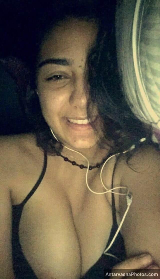 https://pub-5fcdf72a54cd4edbb03ec3edaa415a42.r2.dev/nakedleaks/wealthy_lady_ruby's_indian_bosom_photo/21.jpg