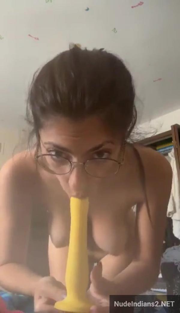 https://pub-5fcdf72a54cd4edbb03ec3edaa415a42.r2.dev/nakedleaks/wealthy_nri_woman_suhana_reveals_naked_body_in_selfies/33.jpg