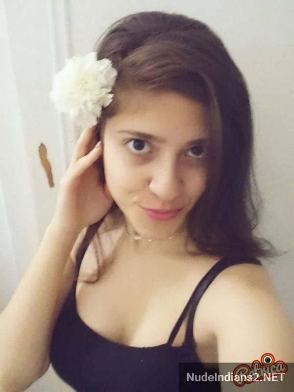 https://pub-5fcdf72a54cd4edbb03ec3edaa415a42.r2.dev/nakedleaks/when_my_cousin_roshni_surprised_me_on_raksha_bandhan/5.jpg