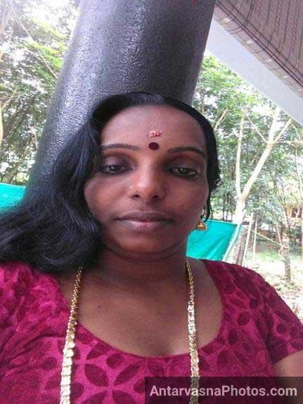 https://pub-5fcdf72a54cd4edbb03ec3edaa415a42.r2.dev/nakedleaks/who_will_pleasure_the_south_indian_aunty/0.jpg