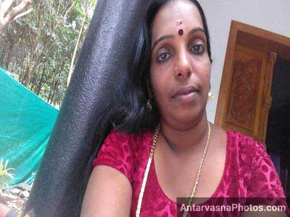 https://pub-5fcdf72a54cd4edbb03ec3edaa415a42.r2.dev/nakedleaks/who_will_pleasure_the_south_indian_aunty/1.jpg