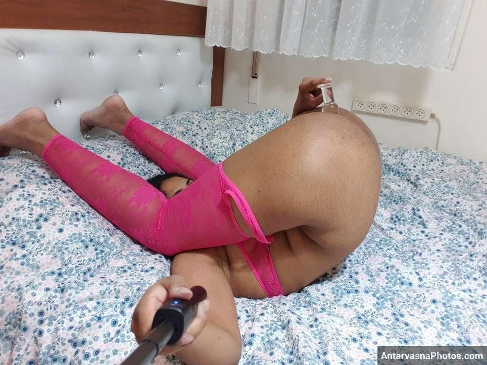 https://pub-5fcdf72a54cd4edbb03ec3edaa415a42.r2.dev/nakedleaks/xxx_indian_selfie_photos_with_glass_dildo_insertion/13.jpg