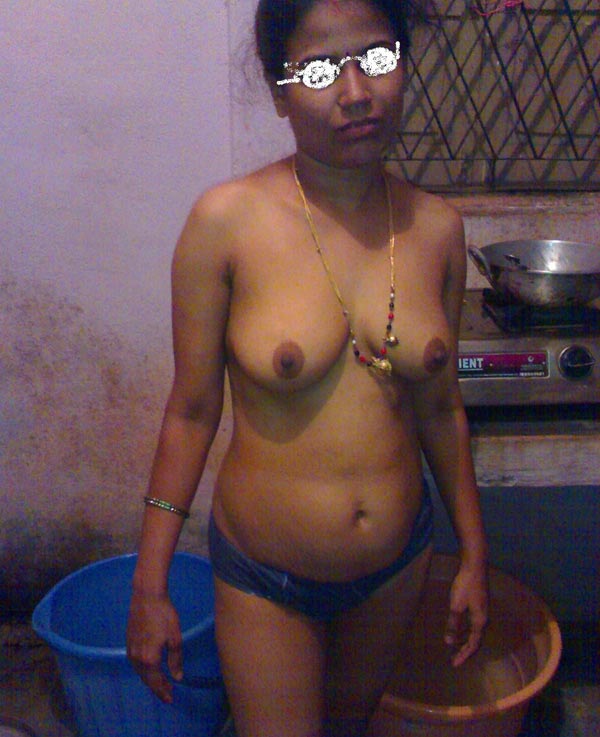 https://pub-5fcdf72a54cd4edbb03ec3edaa415a42.r2.dev/nakedleaks/yasmin's_naked_pictures:_indian_wife_exposed/3.jpg