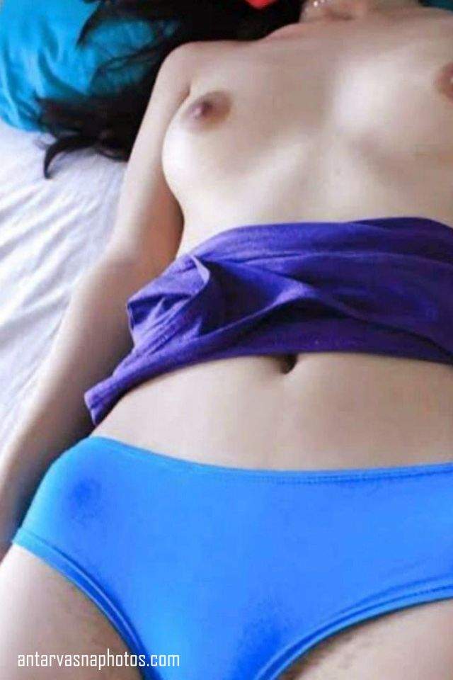 https://pub-5fcdf72a54cd4edbb03ec3edaa415a42.r2.dev/nakedleaks/yearning_youthful_photos_of_a_desi_girl's_experience/4.jpg