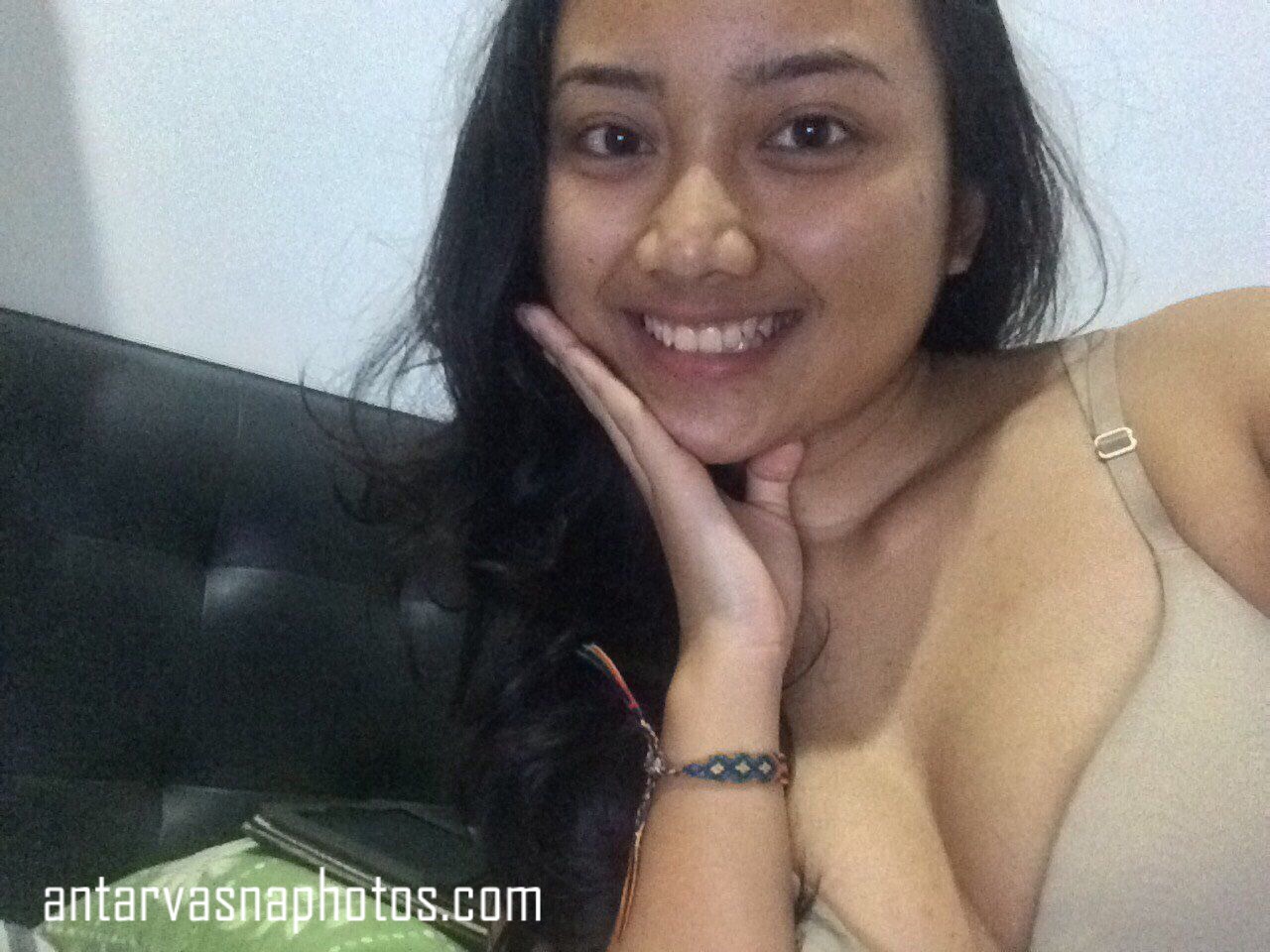 https://pub-5fcdf72a54cd4edbb03ec3edaa415a42.r2.dev/nakedleaks/young_indian_girl_revealing_her_bush_genitalia/0.jpg
